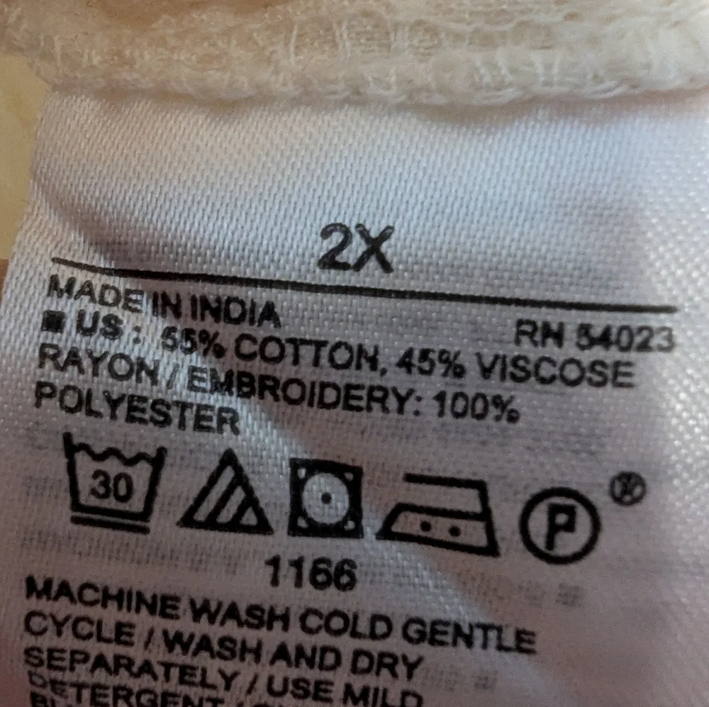 Old Navy Cream Eyelet Button-Front Peasant Blouse